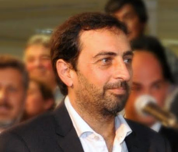 Dr. Adrian López