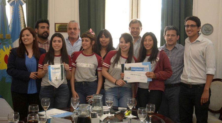 Se premió a los estudiantes ganadores del concurso “Jóvenes Innovando”