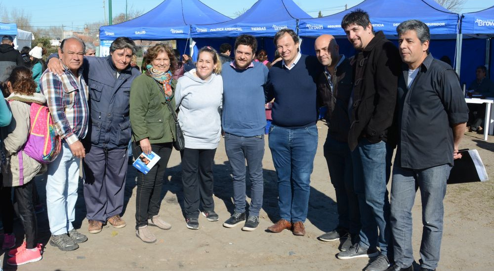 El municipio brinda servicios en Glew con "El Estado Presente en tu Barrio"