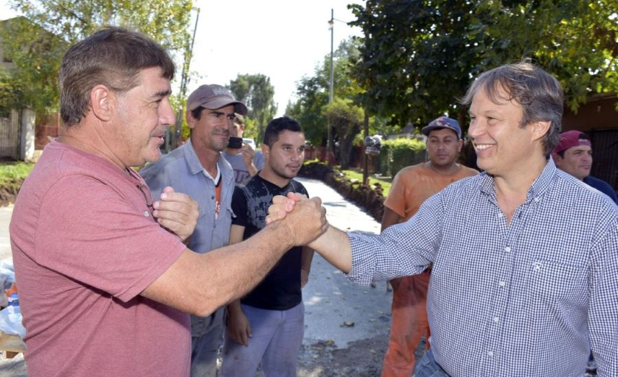 Cascallares recorrió obra de pavimento ejecutada a través de nuevo plan municipal