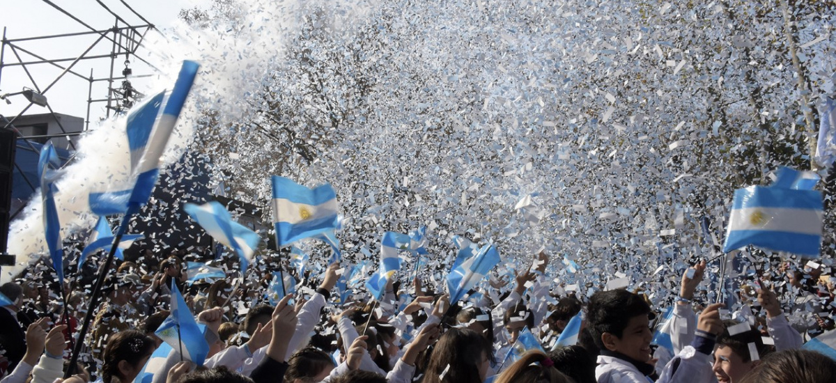 Más de 2 mil alumnos de Brown prometieron lealtad a la bandera en la plaza Belgrano de Burzaco