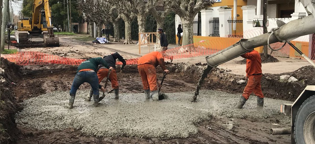 Más obras de asfalto y consolidado en barrios y localidades