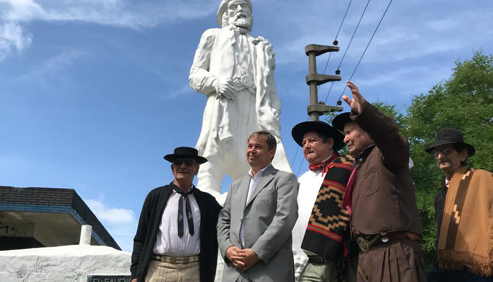 Homenaje al gaucho en Burzaco