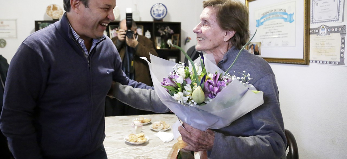 En el aniversario del fallecimiento de Perón, Cascallares distinguió a la enfermera de Evita