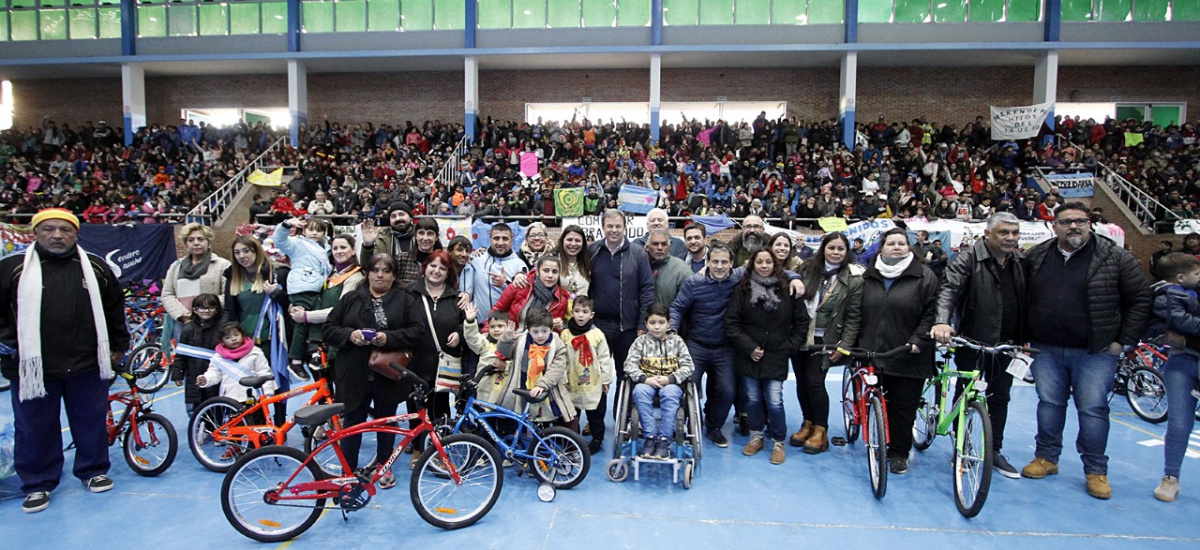 Día del niño y la niña: Cascallares entregó bicicletas y regalos a 500 instituciones