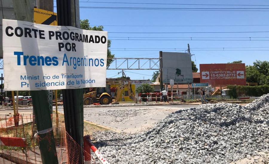 Reclamo del municipio a ferrocarriles argentinos por la obra del paso a nivel de San Martín