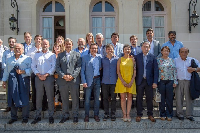 Cascallares e intendentes en reunión de trabajo con Axel Kicillof