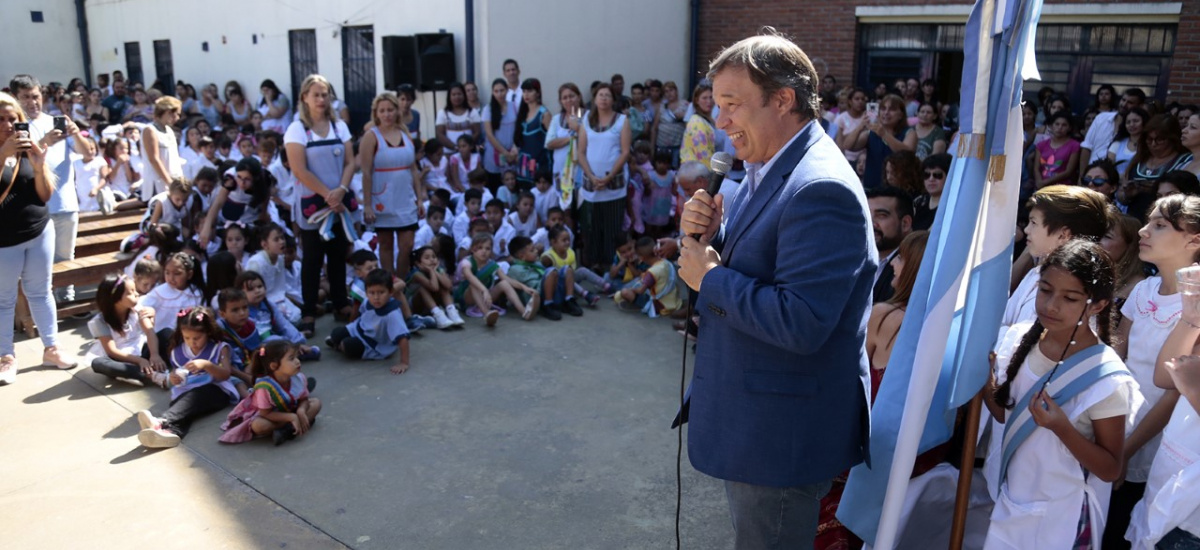 Cascallares presidió inicio del ciclo lectivo en Jardin de infantes y dos escuelas de Solano