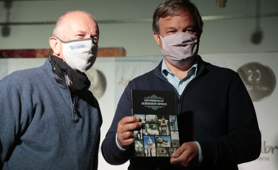 Cascallares encabezó la presentación del libro “Los pueblos de Almirante Brown”