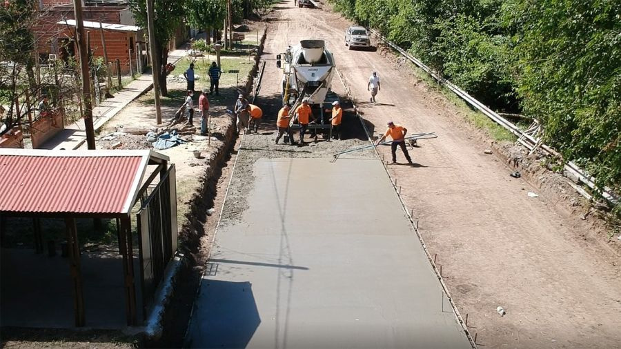 El municipio avanza con las obras de pavimentación en diferentes localidades