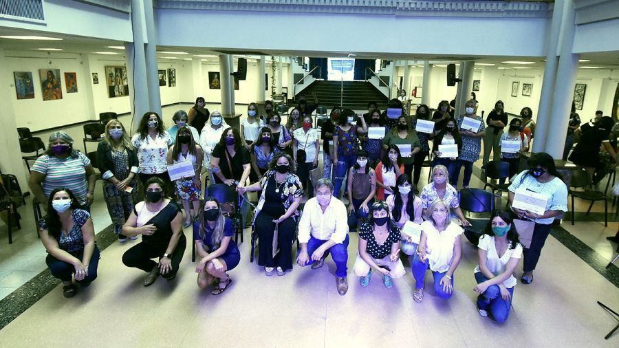 Cascallares encabezó emotivo homenaje a trabajadoras esenciales, en el día de la mujer