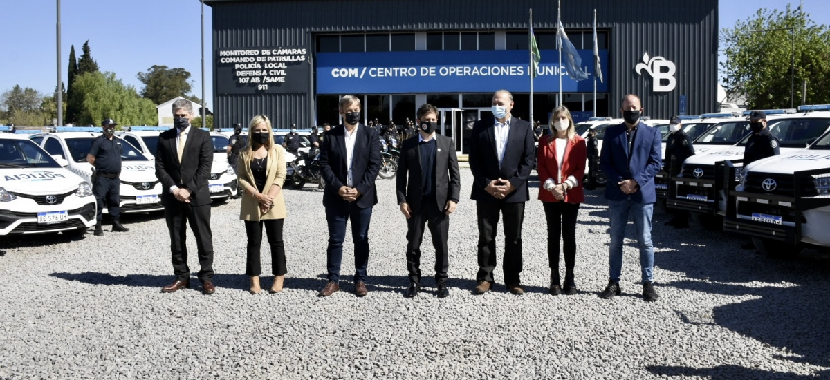 Kicillof y Cascallares presentaron nuevos móviles y motos policiales para Almirante Brown