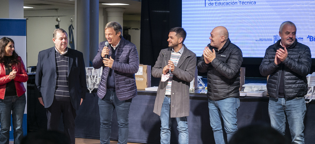 Cascallares y Fabiani entregaron material y equipamiento a escuelas técnicas