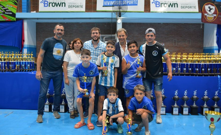 Emotivo cierre de año con la entrega de trofeos de la Liga Infantil de Fútbol de Alte Brown