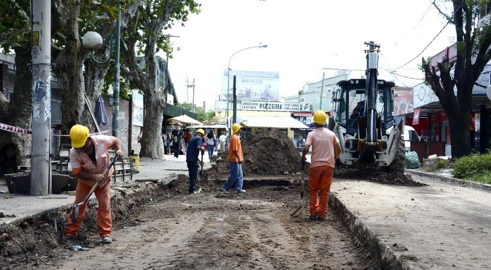 Trabajos de mantenimiento vial en Claypole y San José