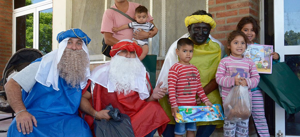 Los reyes magos llevaron alegría a los chicos internados en el Oñativia y el Meléndez