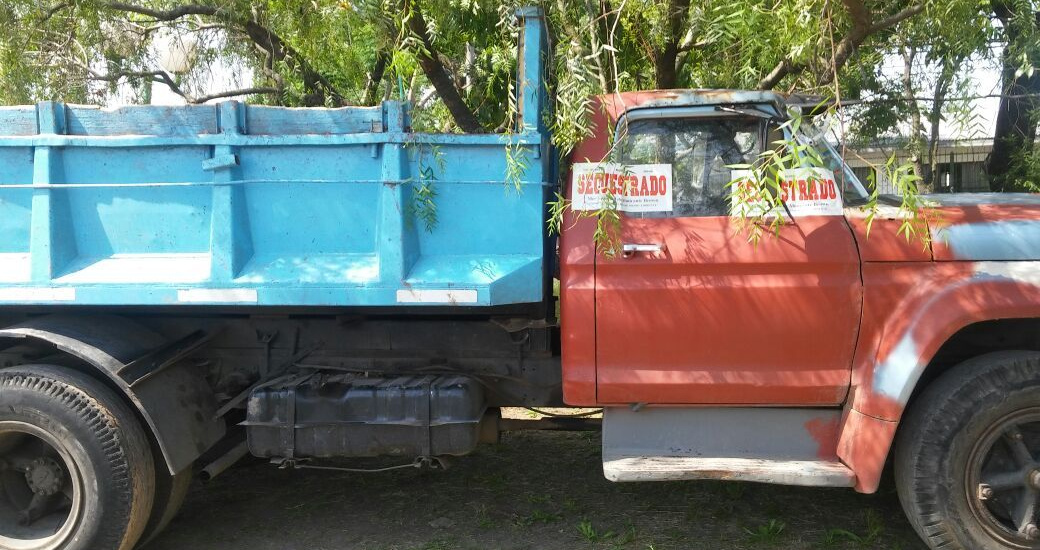 El municipio secuestró camión por vuelco ilegal de residuos