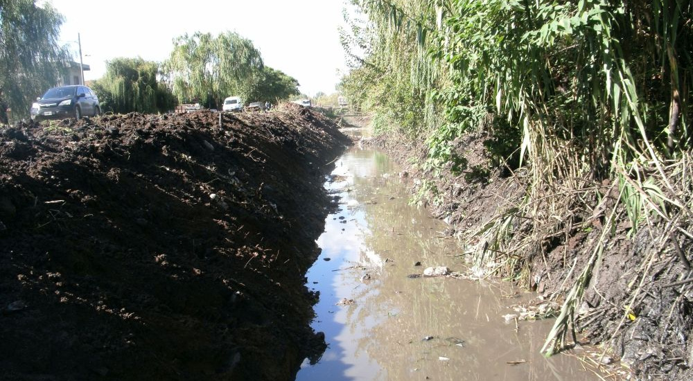 El municipio avanza con obras de saneamiento de arroyos y canales de Almirante Brown