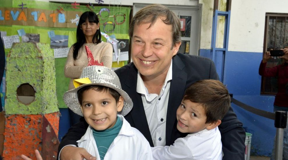Cascallares en el cincuentenario de la escuela 50 de Burzaco