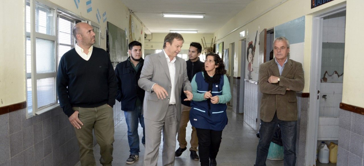 Cascallares supervisó obras en escuela de Claypole