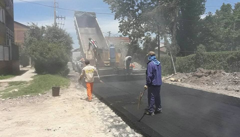 Repavimentaron el acceso al barrio municipal de Longchamps